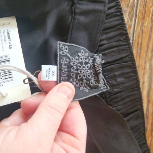 NWT JOHNNY WAS Black Khay Viscose Jogger Pants Satin Cargo Pockets sz XS - Picture 3 of 5